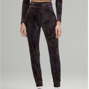 Lululemon High-Rise Ready To Crush Velour Jogger *Full Length